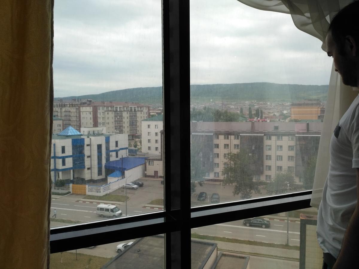 Hotel Kavkaz Gudermes Extérieur photo